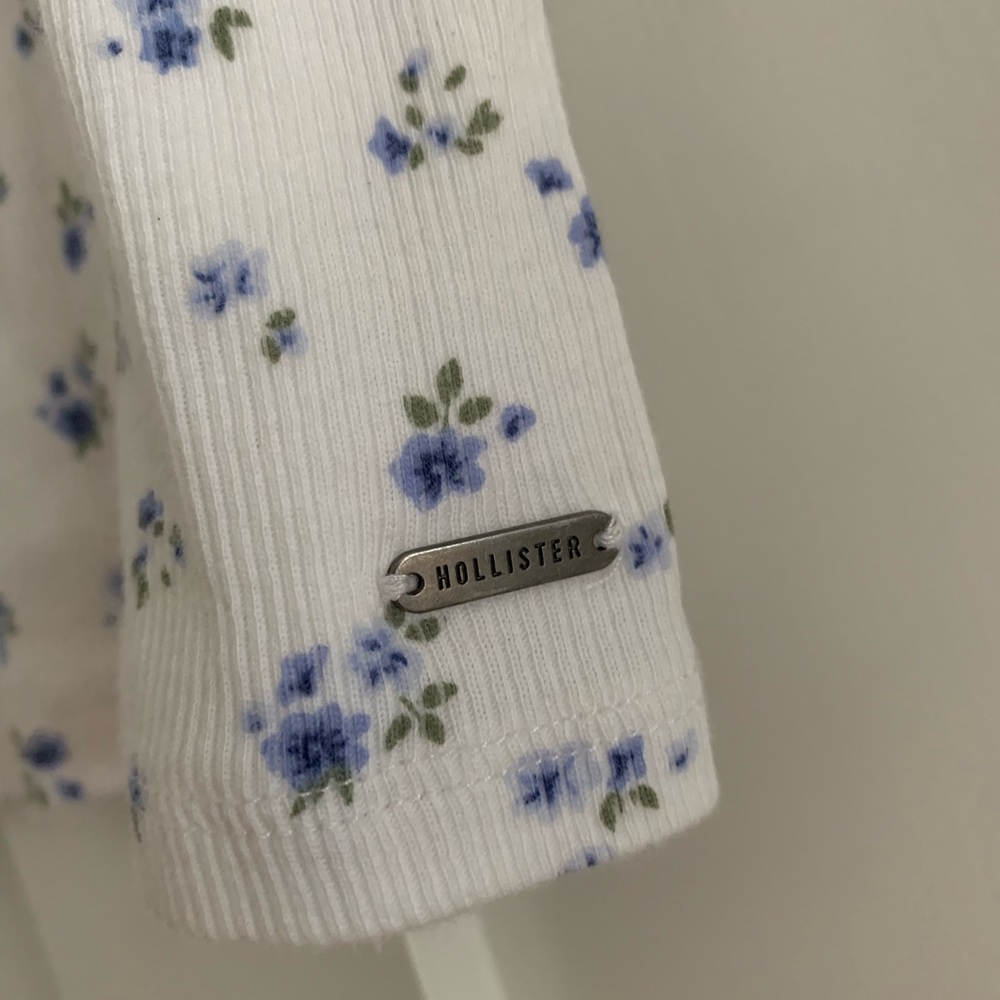 Blue and White Floral Hollister Tank Top - Picture 4 of 4